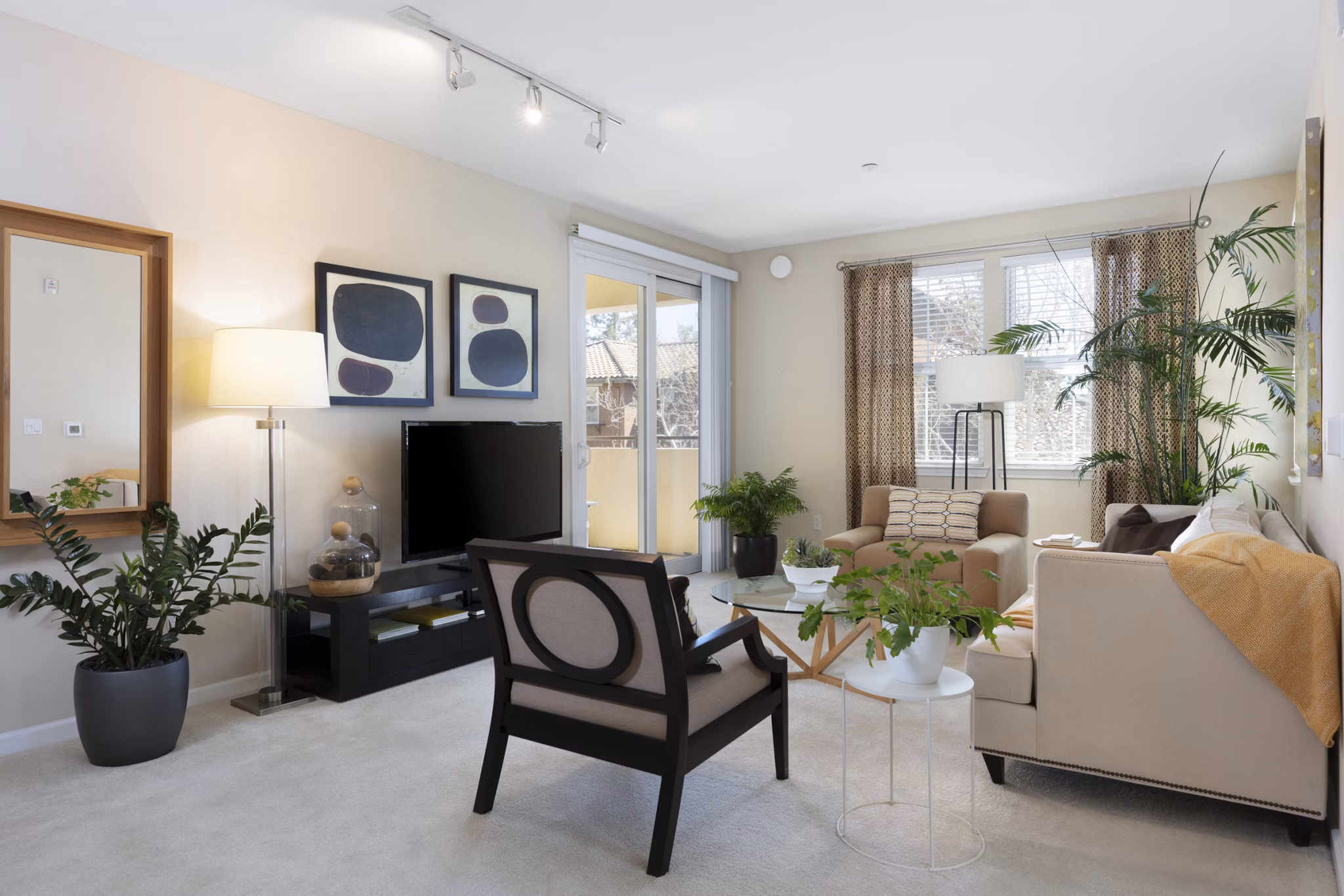 Spacious living room with modern decor in Aventino Apartments