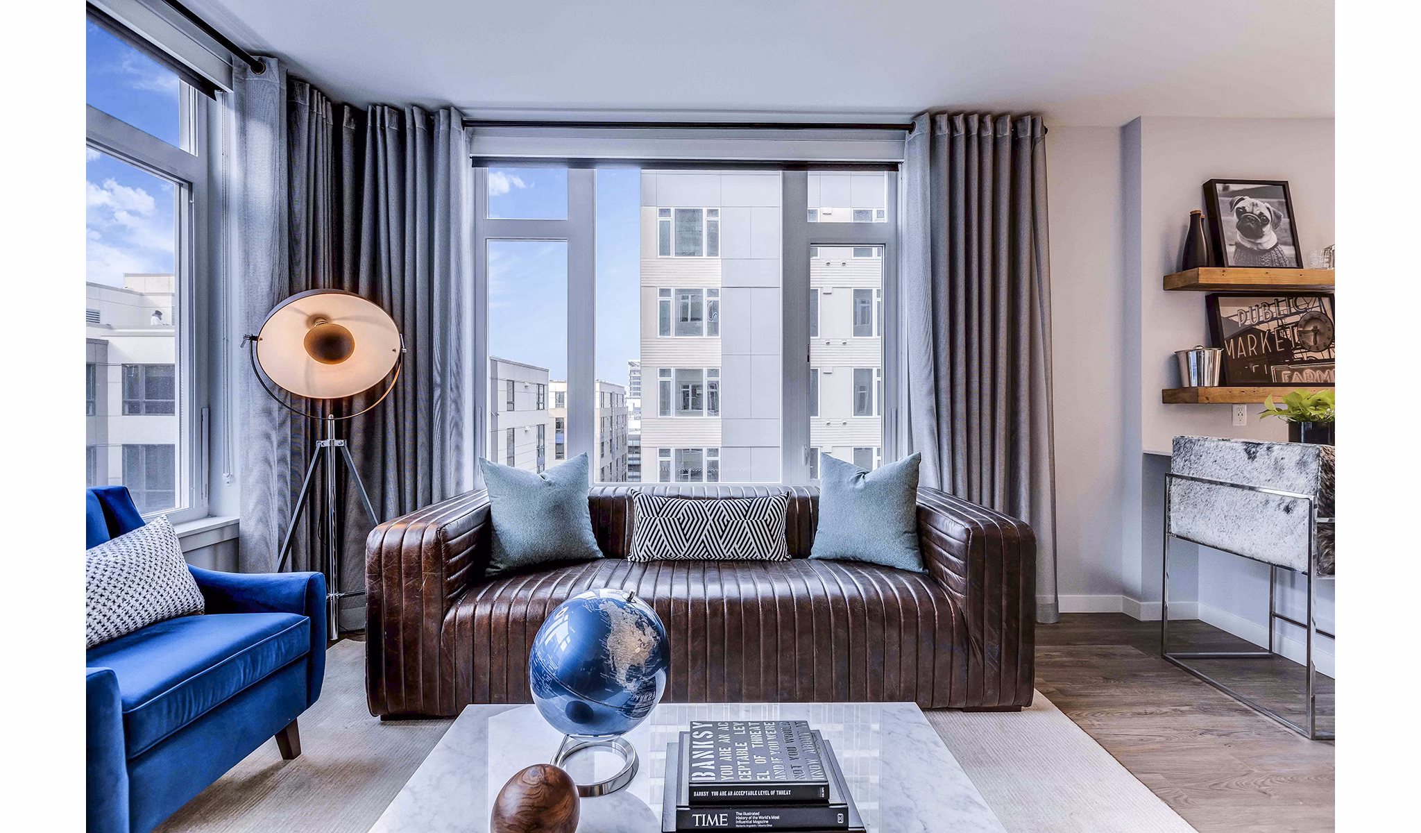 Stylish living room with modern furnishings at Marlowe Apartments