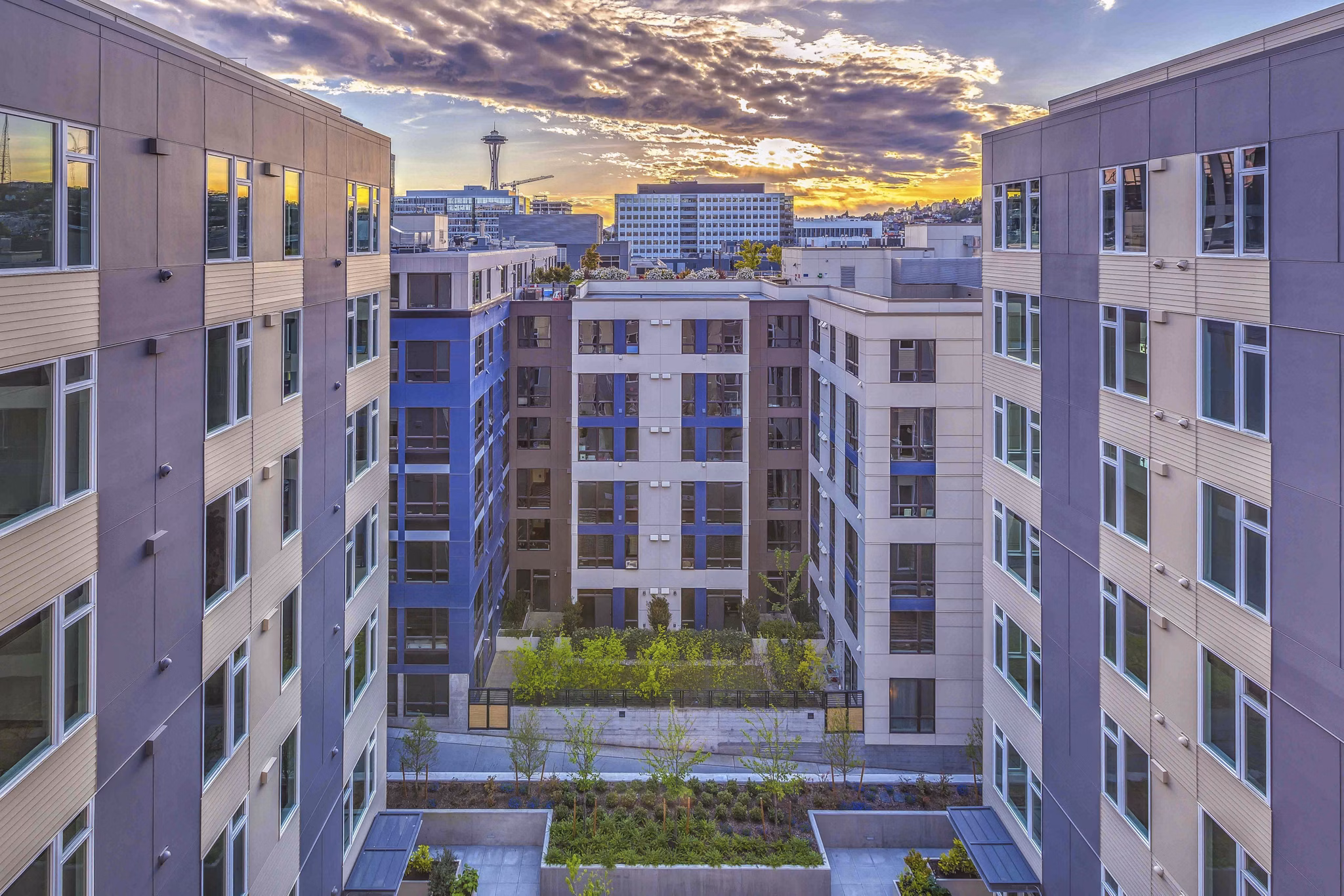Marlowe Apartments: Upscale high-rise luxury apartments in the heart of the city with skyline views