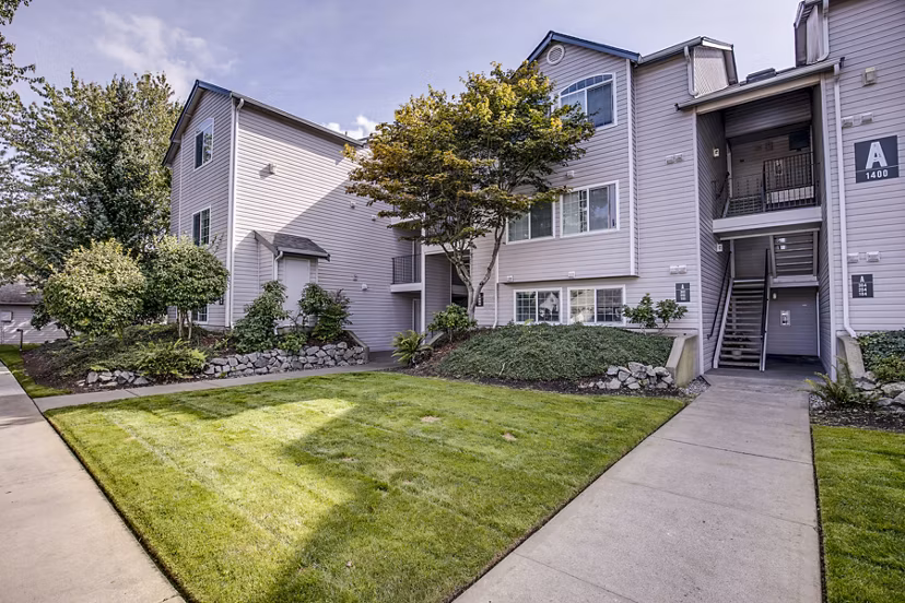 Callen Apartments: Luxury apartment building with modern design in vibrant urban setting