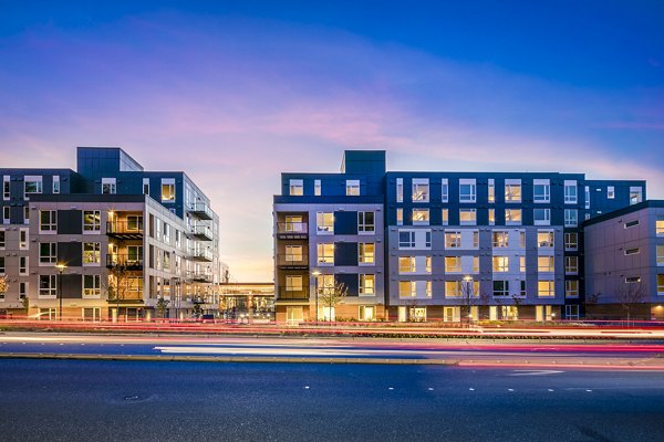 Hyde Square Apartments: Contemporary building showcasing urban design in Bellevue