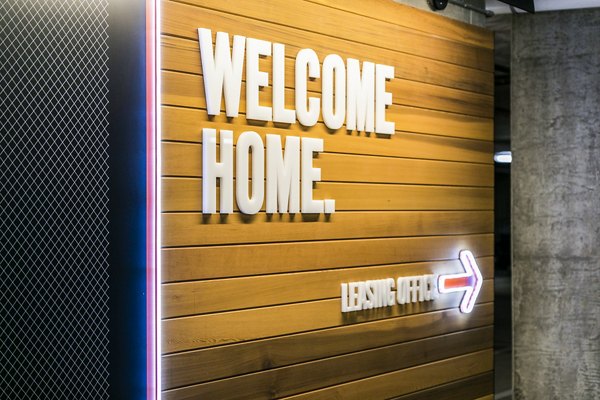Hyde Square Apartments: Modern signage at luxury residence