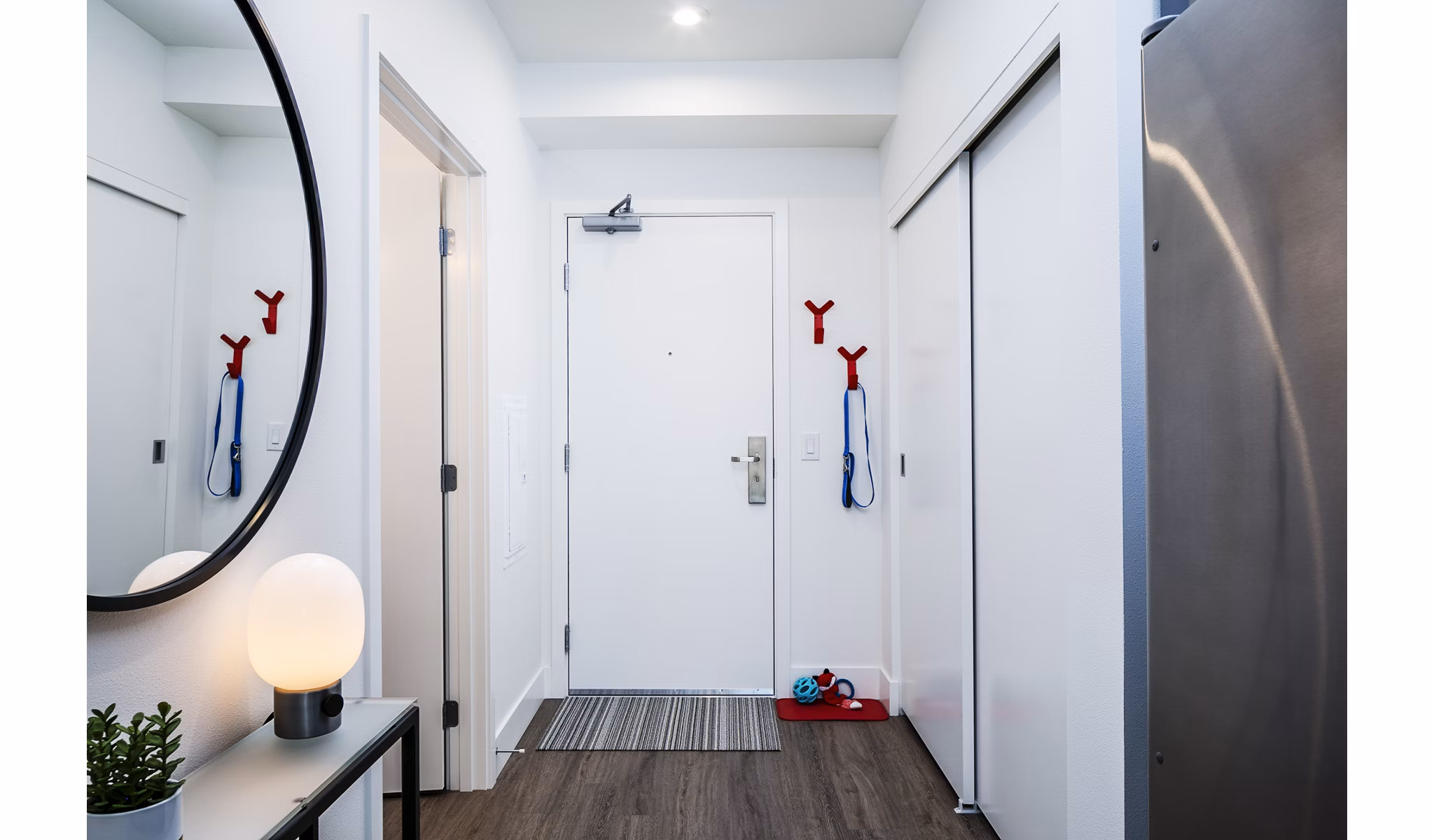 Entrance hallway with modern decor at Hyde Square Apartments, featuring sleek design elements and ample lighting for a welcoming atmosphere