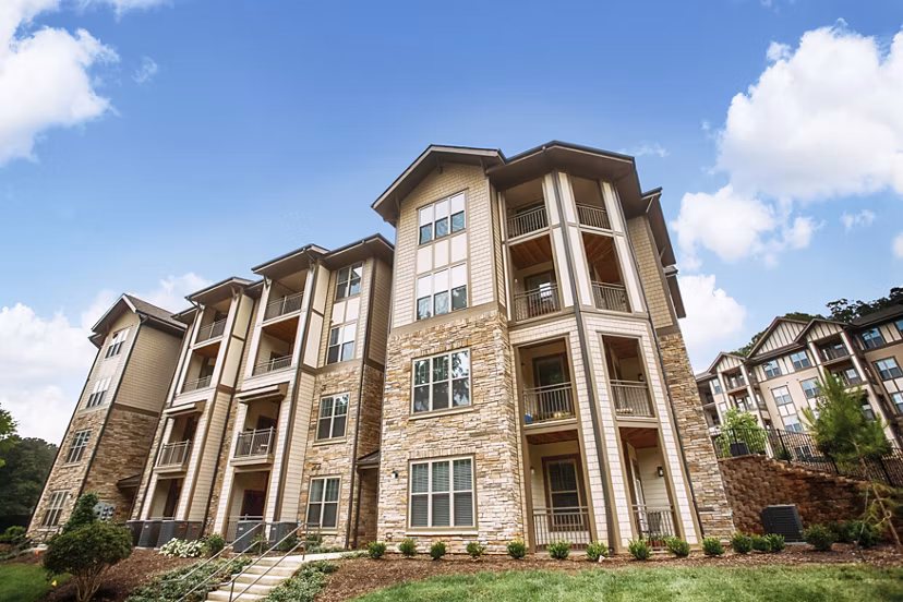 Marlowe Lake Boone: Luxury apartment with landscaped gardens in Raleigh, NC