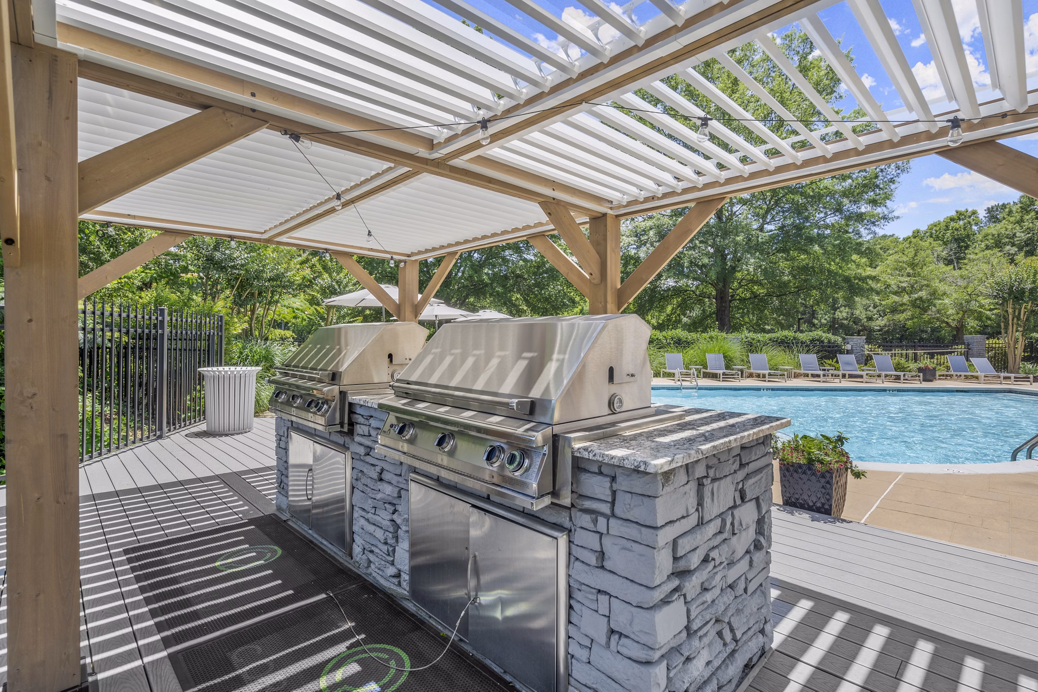 grill area at Decatur Highlands Apartments