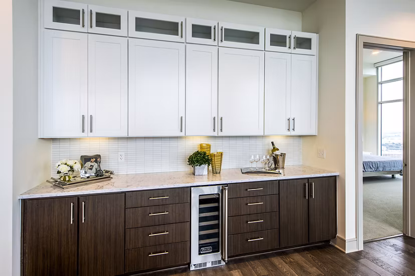 Dining room with cocktail bar at Latitude Med Center Apartments, featuring modern dÃ©cor and elegant lighting for luxury living