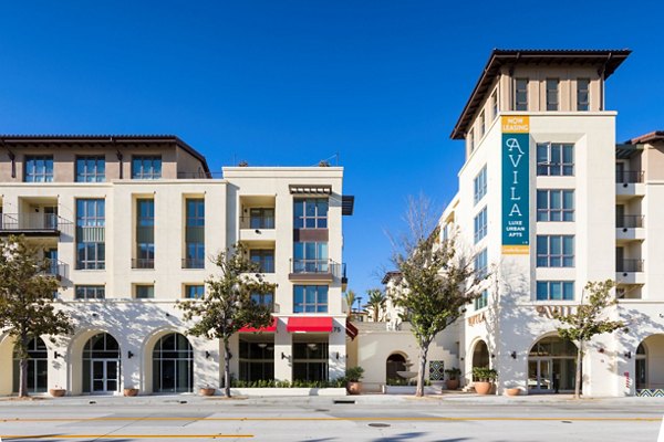 Avila Apartments: Elegant view of luxury residences in a well-manicured setting