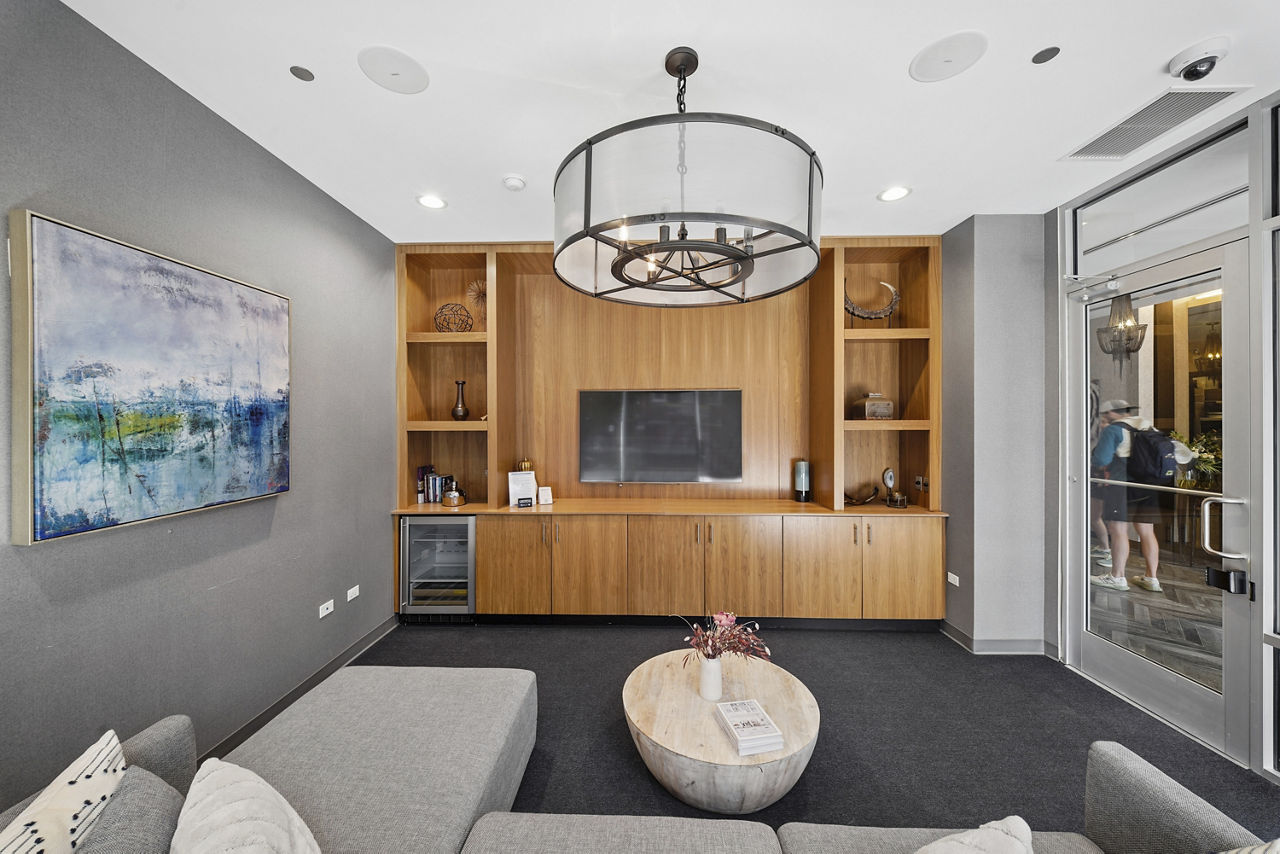 Luxe On Chicago Apartments Chicago Il 2 of 12