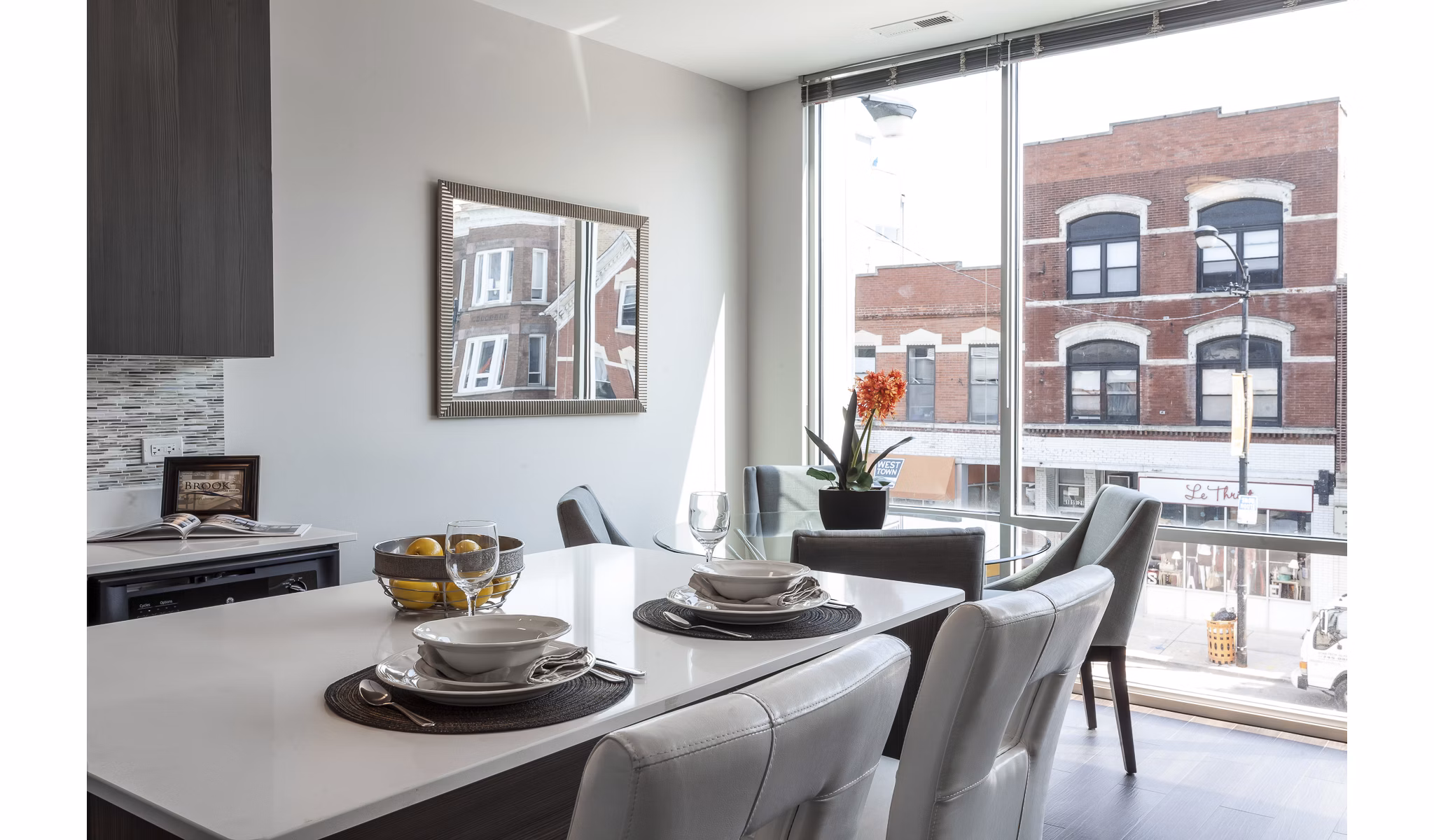 Elegant dining area with modern decor at Luxe on Chicago Apartments
