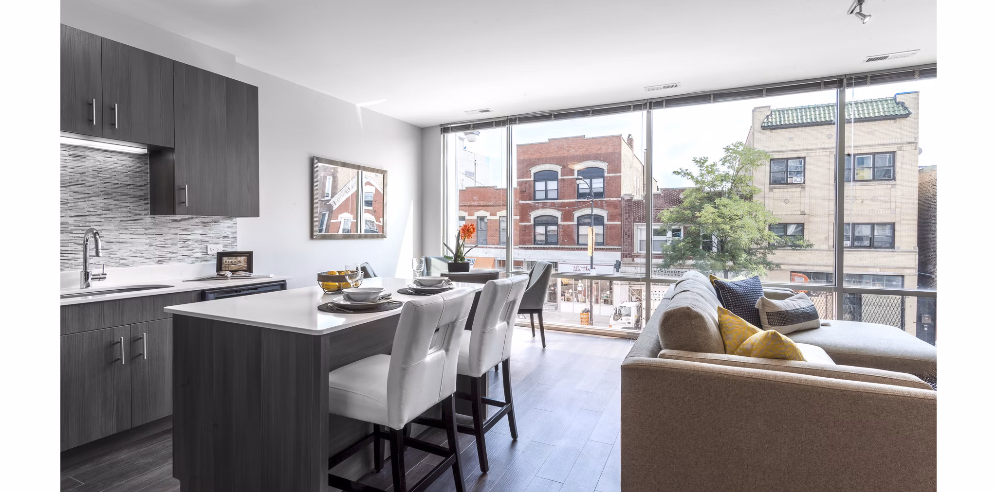 Kitchen at Luxe On Chicago Apartments