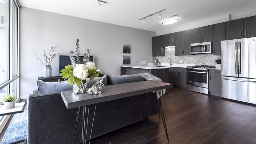 Spacious living room with modern furnishings in Luxe on Chicago Apartments