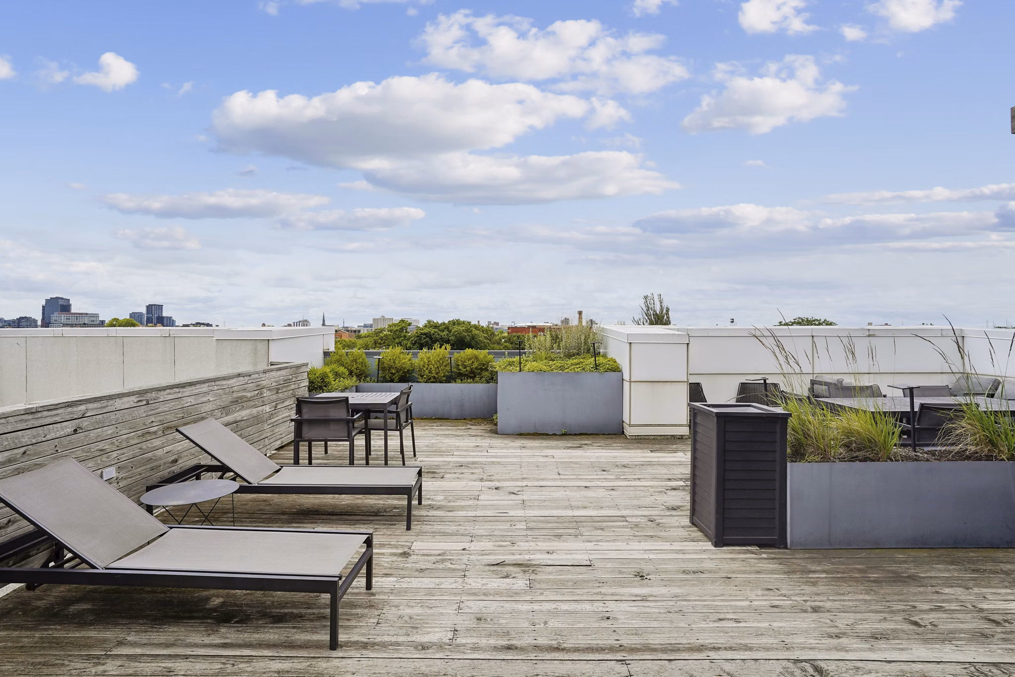 Patio at Luxe On Chicago Apartments
