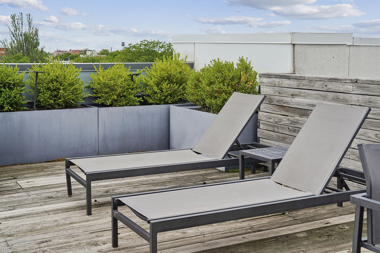 Roof deck at Luxe On Chicago Apartments (6 of 8)