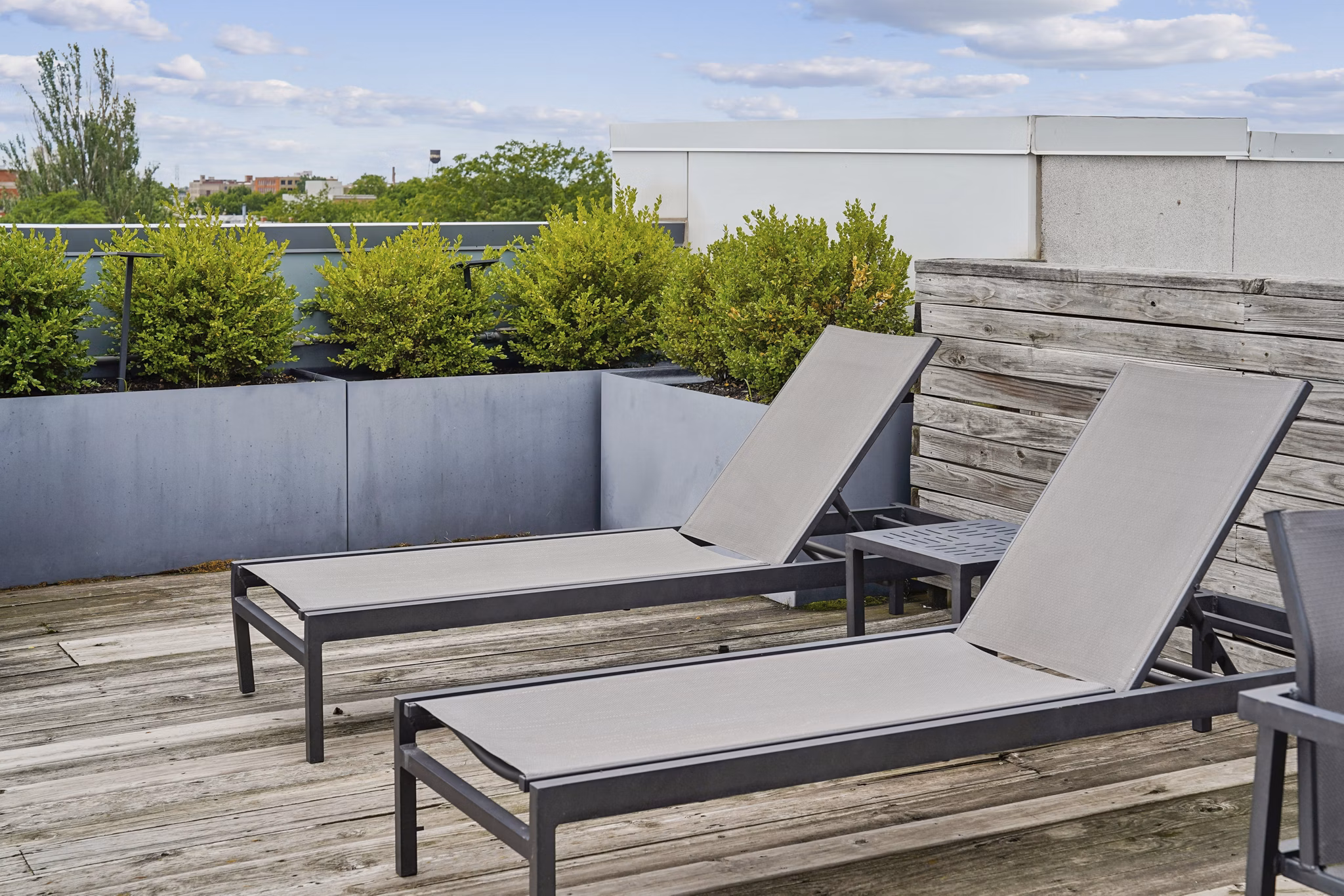 Patio at Luxe On Chicago Apartments