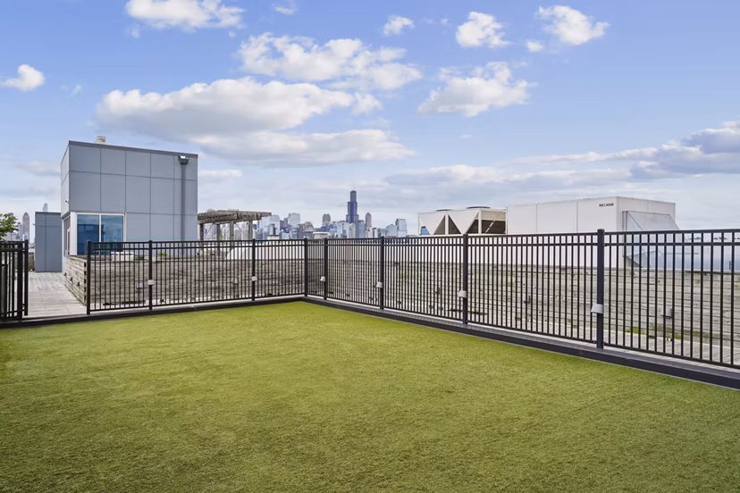 Luxe on Chicago: Stunning rooftop deck with city views at luxury apartments in downtown Chicago