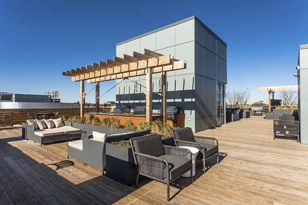 Luxe on Chicago: Stunning rooftop deck with city views at luxury apartments in downtown Chicago