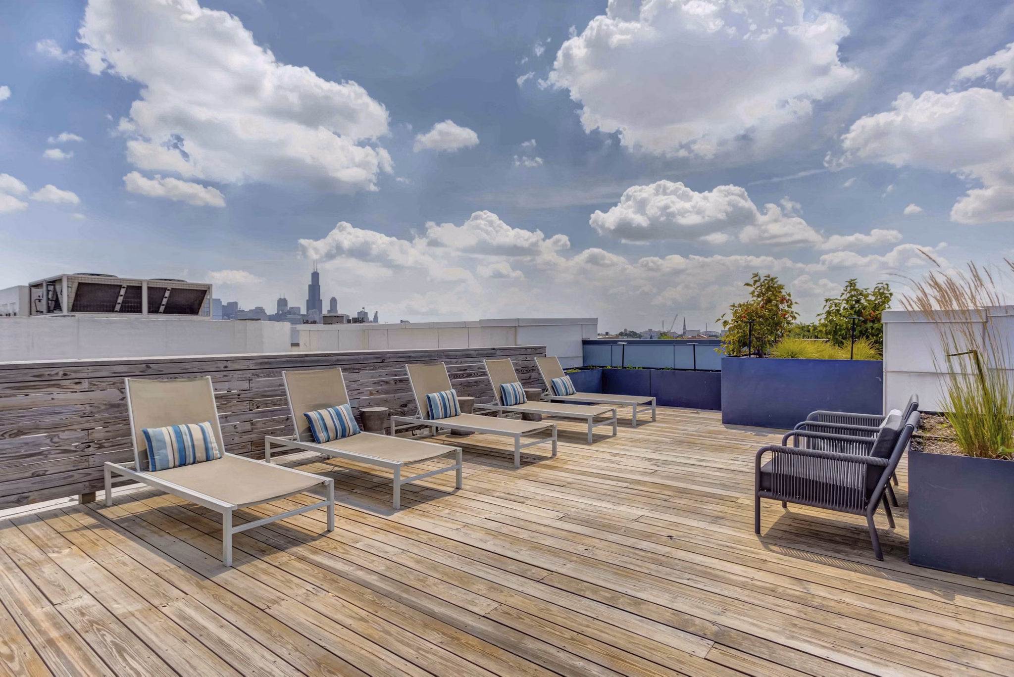 Courtyard featuring lush gardens and seating area at Luxe on Chicago Apartments