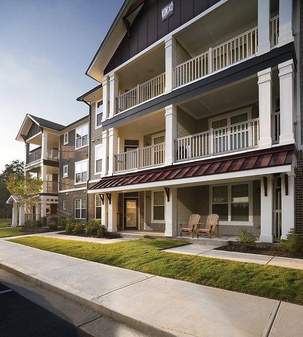 Grand Oaks at Crane Creek: Contemporary apartment building in a serene setting