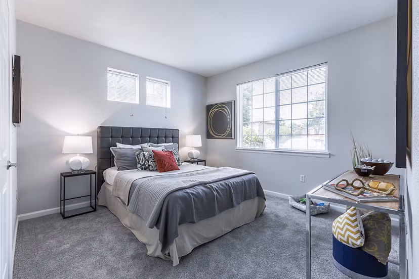 Cozy bedroom with modern decor in Avana Eastlake Apartments