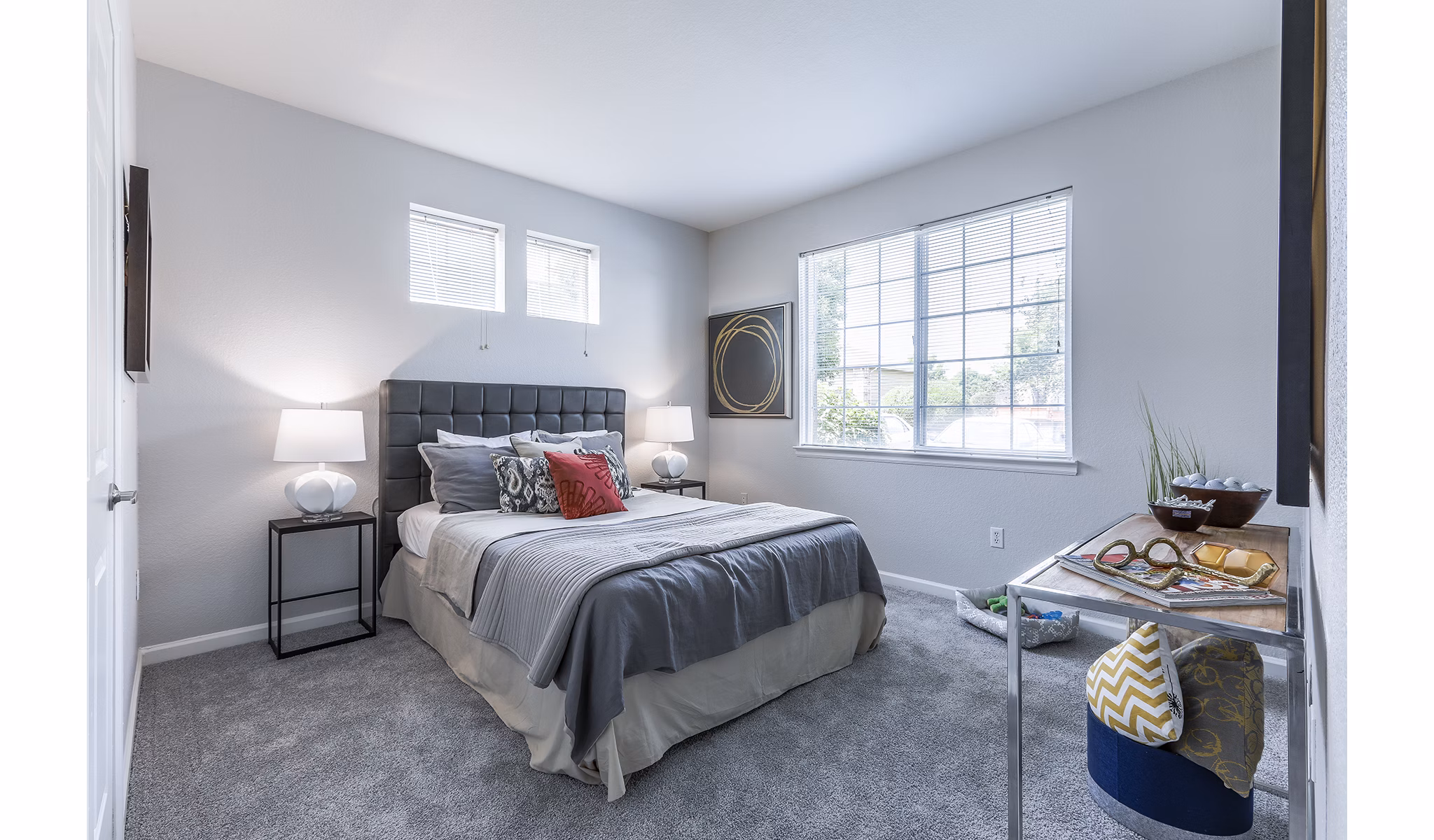 Cozy bedroom with modern decor in Avana Eastlake Apartments