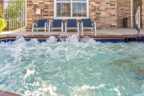 hot tub/jacuzzi at Avana Eastlake Apartments