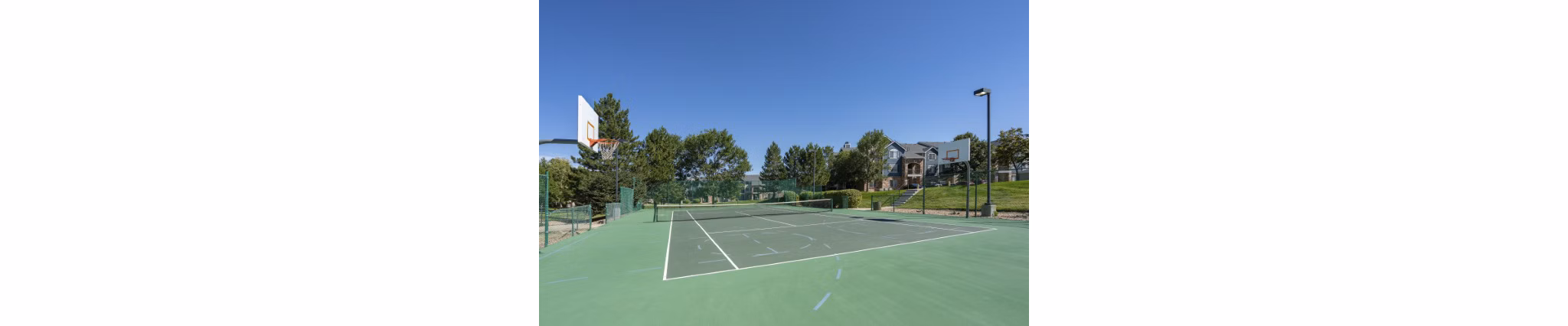 Avana Eastlake Apartments: Elegant modern high-rise in vibrant Eastlake area
