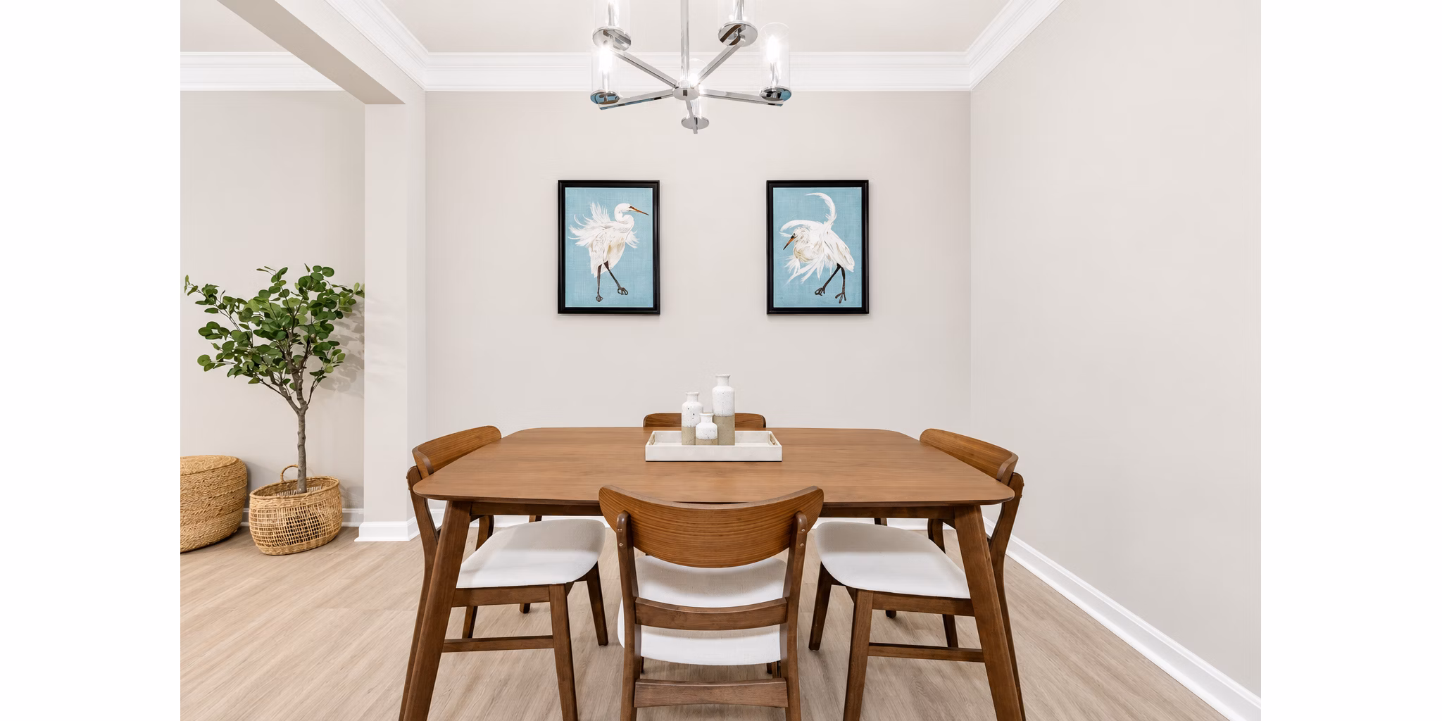 dining room at Parker Point Apartments