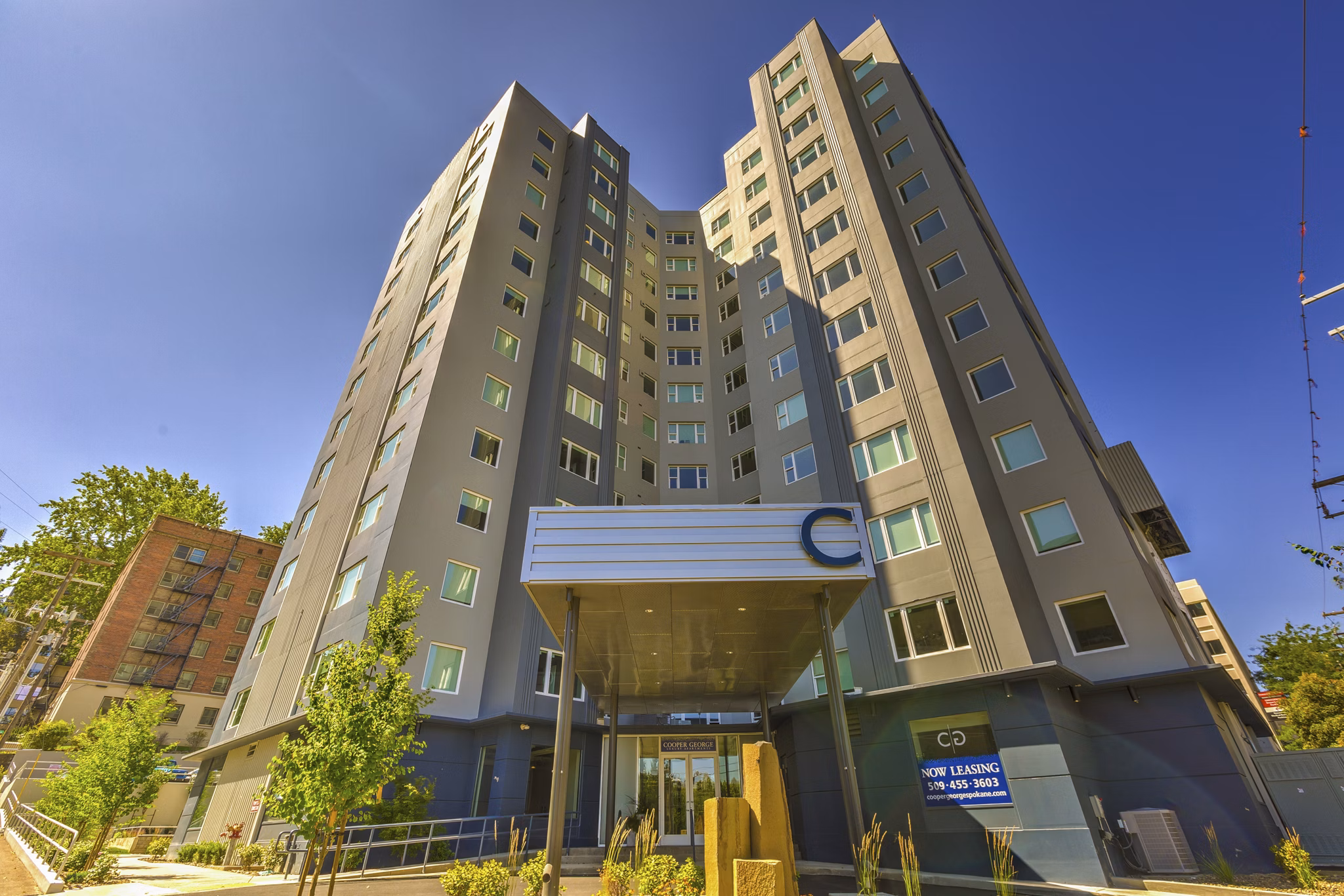 Cooper George Apartments: Elegant view of luxury apartments in the heart of Seattle