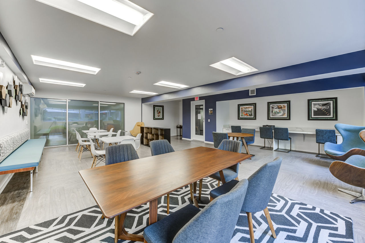 Lounge at Avana On Pine Apartments (1 of 2)