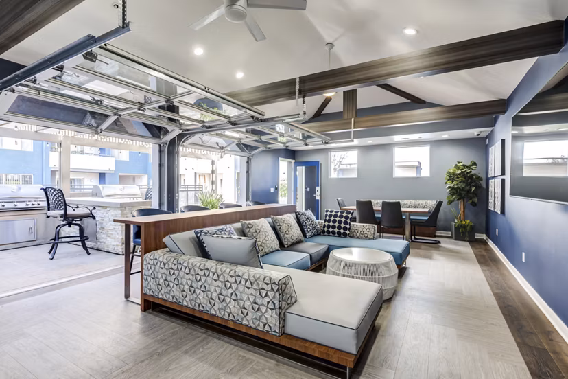 Avana on Pine Apartments: Lush courtyard with seating and greenery, offering serene outdoor space