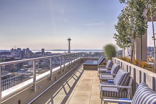 rooftop deck at Ascent South Lake Union Apartments  