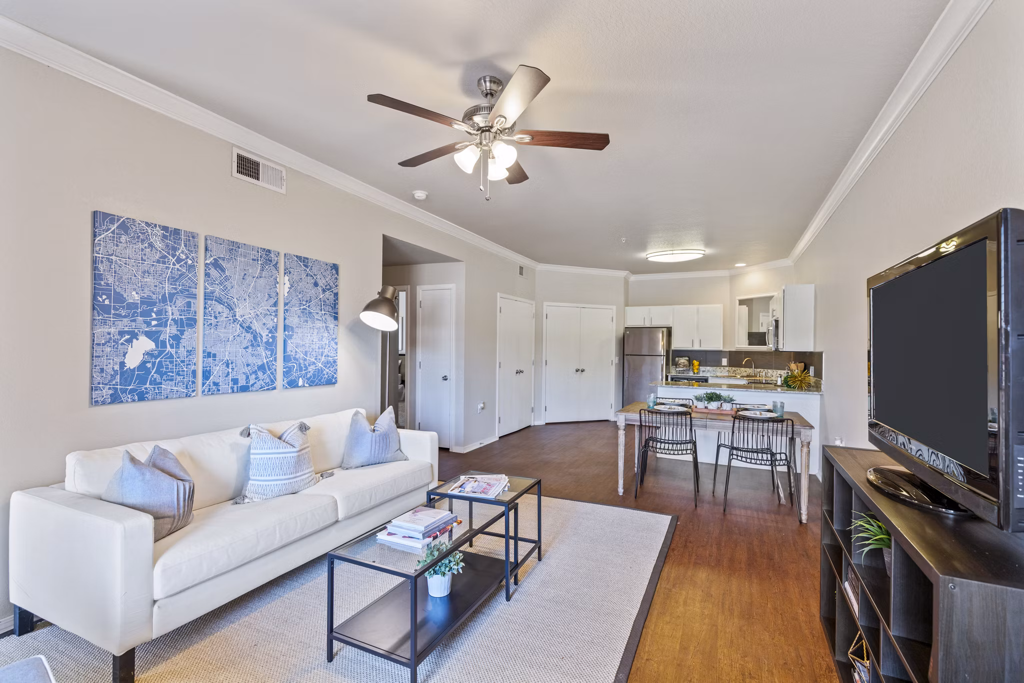 Spacious living room with modern decor in Timberlinks at Denton Apartments