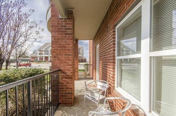 patio/balcony at Timberlinks at Denton Apartments