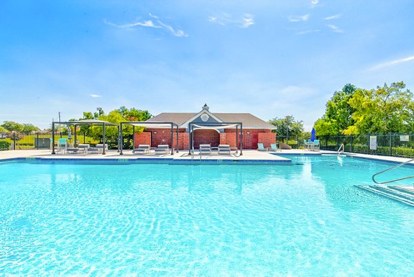 pool at Timberlinks at Denton Apartments