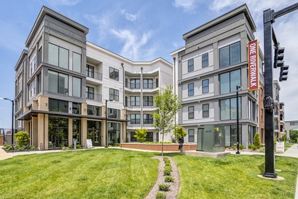 One Riverwalk Apartments: Elegant riverfront luxury apartments in city center
