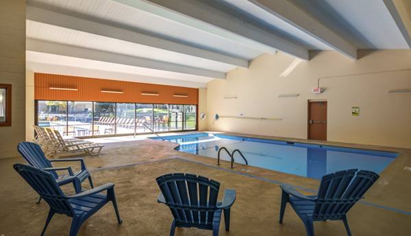 indoor pool at Glen at Burnsville Apartments