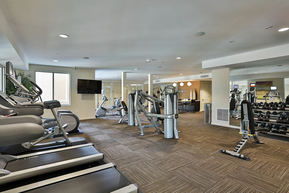 fitness center at The Met at Fashion Center Apartments