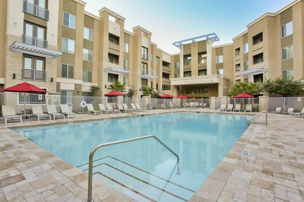 pool at The Met at Fashion Center Apartments