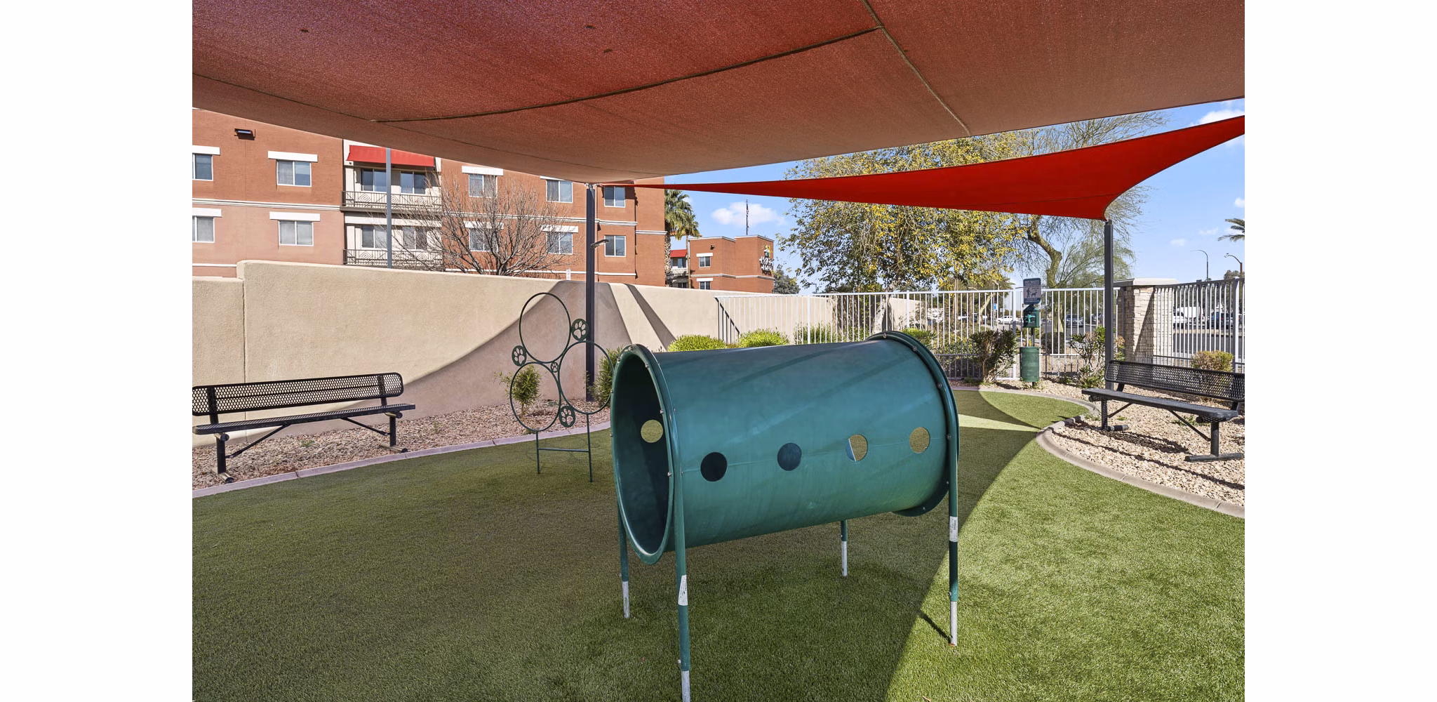 sport court at The Met at Fashion Center Apartments