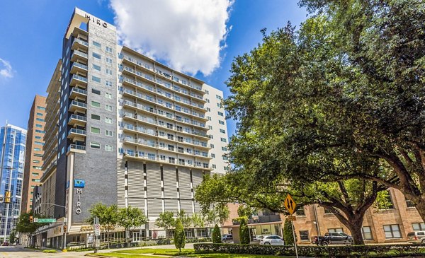 building/exterior at Miro Apartments