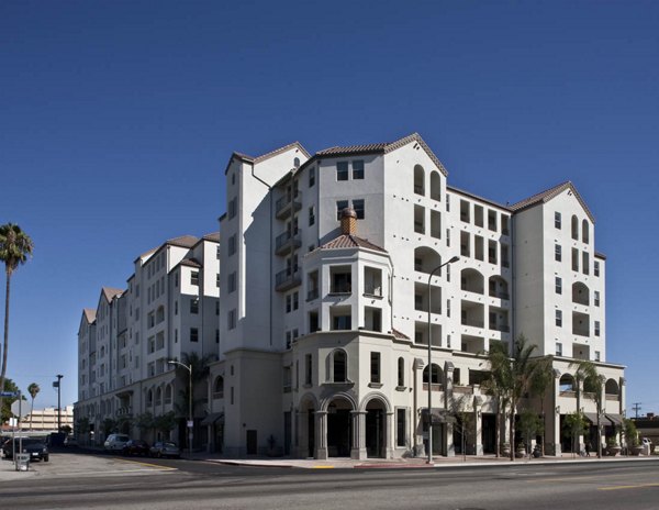 exterior at West 27th Apartments