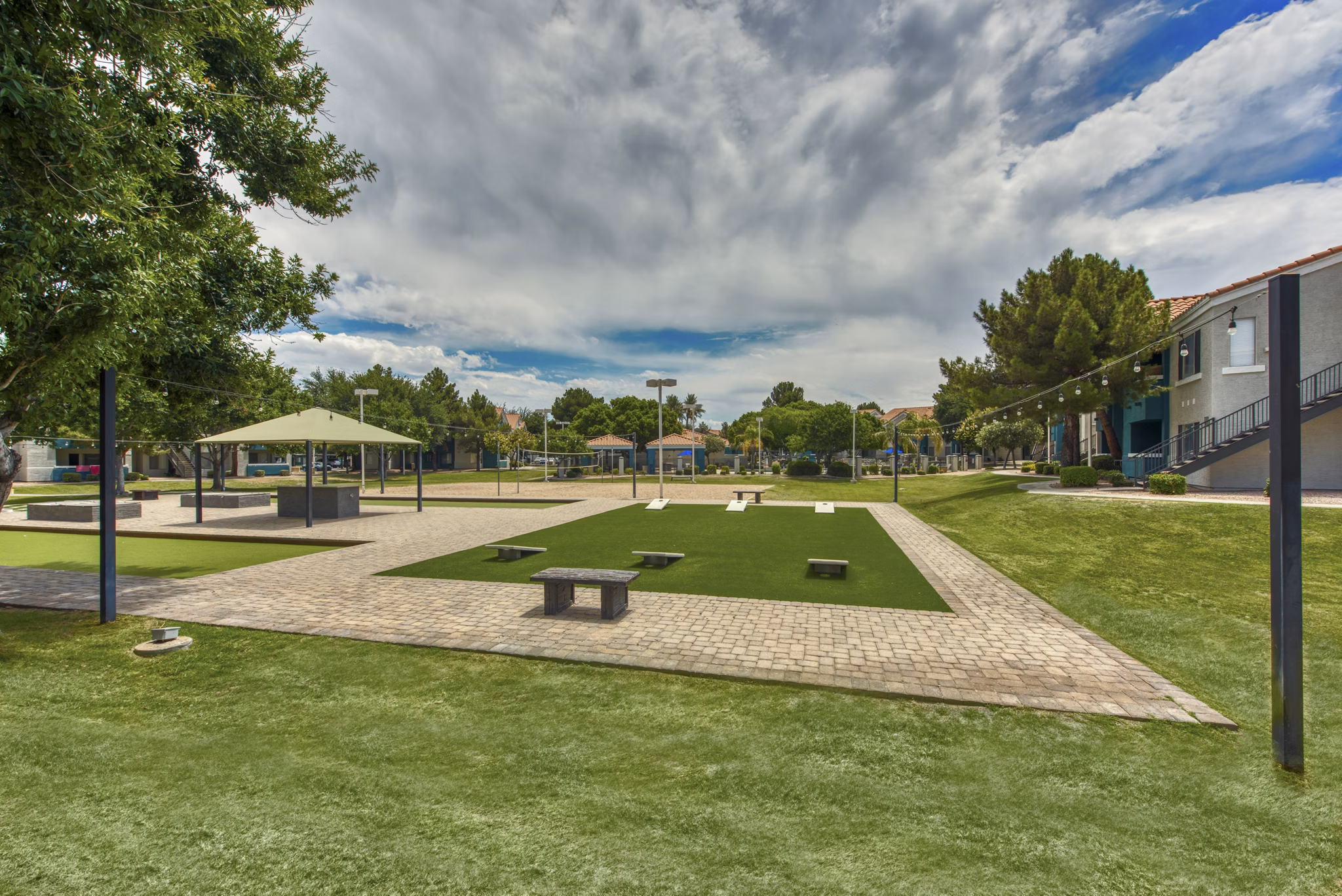 Serene courtyard with lush greenery and seating at Galleria Palms Apartments