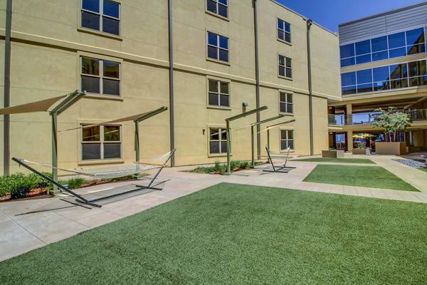 courtyard at 2785 Speer Apartments