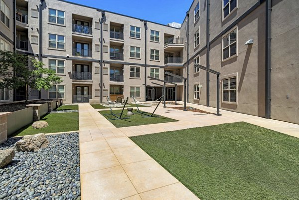 Charming courtyard with lush greenery at 2785 Speer Apartments, ideal for relaxation and leisure