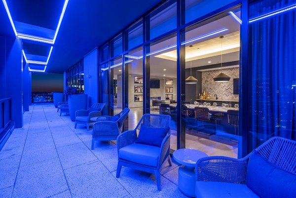 Ascent Midtown Apartments: Scenic rooftop deck with skyline views in luxury Atlanta apartments