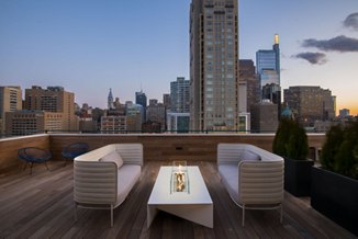 rooftop deck at 1600 Callowhill Apartments