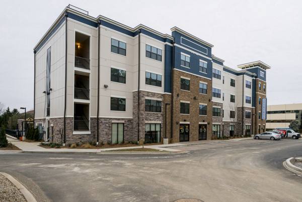 exterior at Vinings of Hurstbourne Apartments