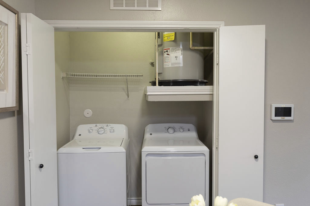 Laundry room at Mandalay At Shadow Lake