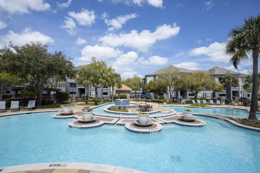 pool at Mandalay at Shadow Lake Apartments