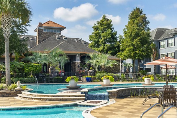 pool at Mandalay at Shadow Lake Apartments